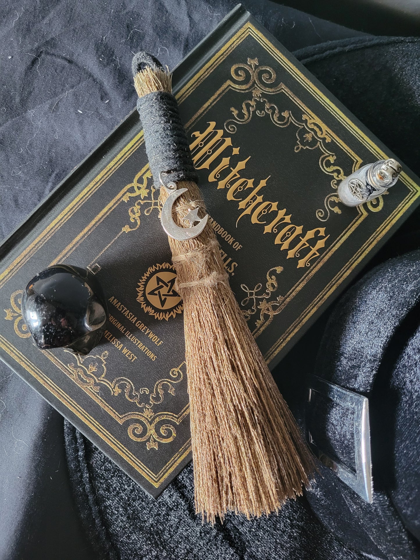 Small Witch's Broom - Crescent Moon