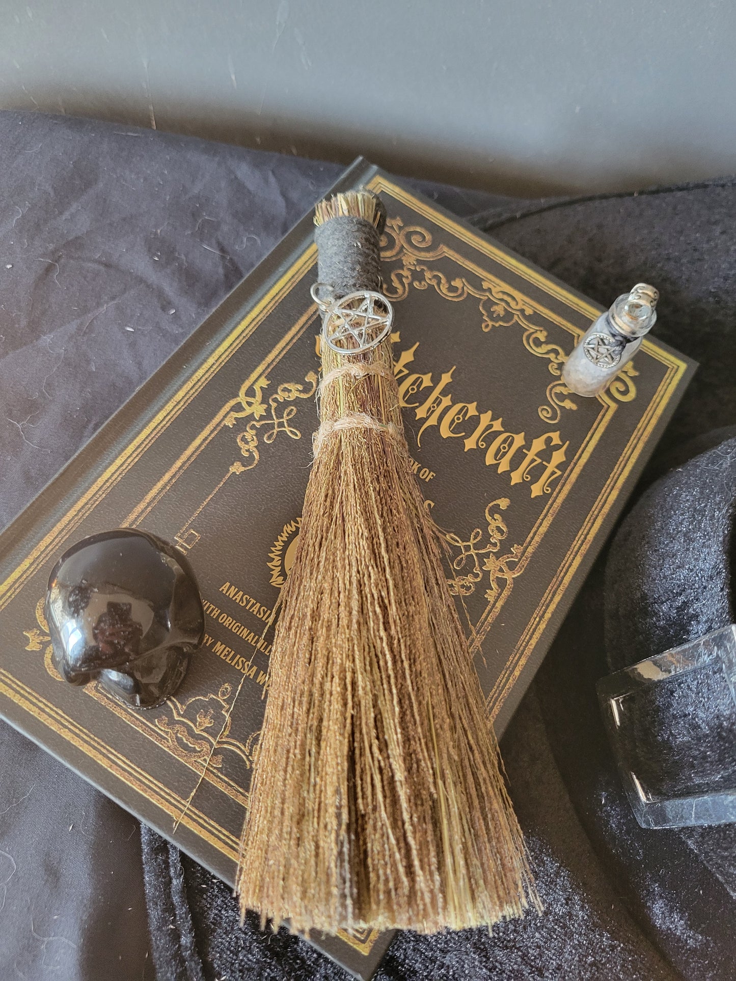 Small Witch's Broom - Pentagram