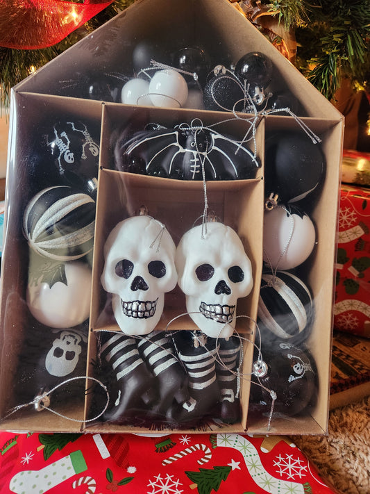 Gothic Black & White Ornament Set