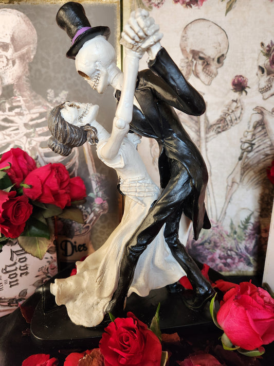 Dancing Dead Couple