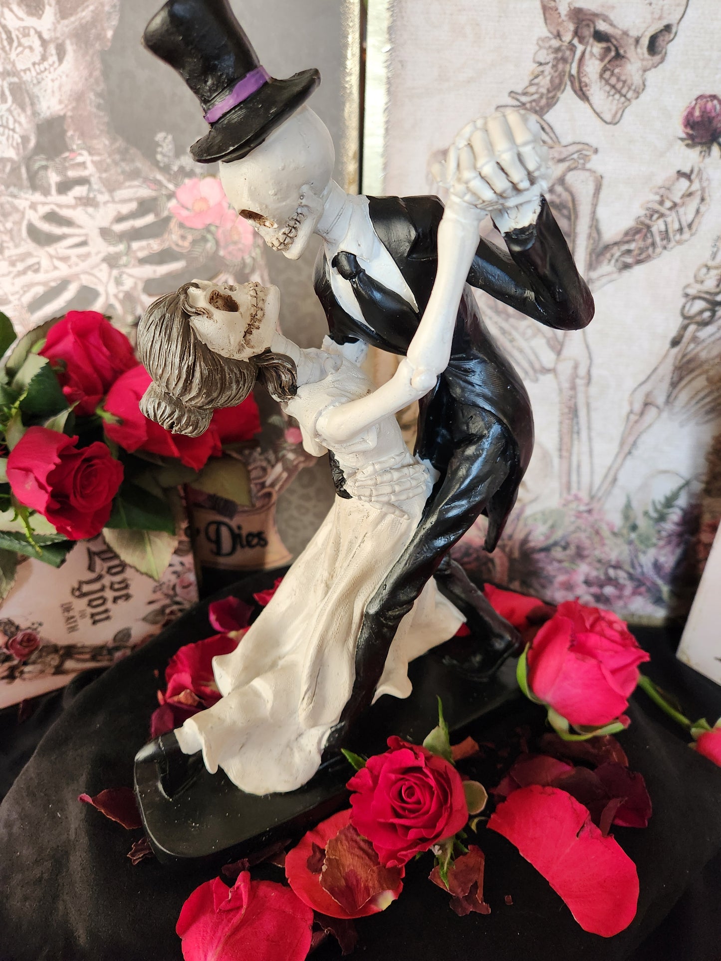 Dancing Dead Couple