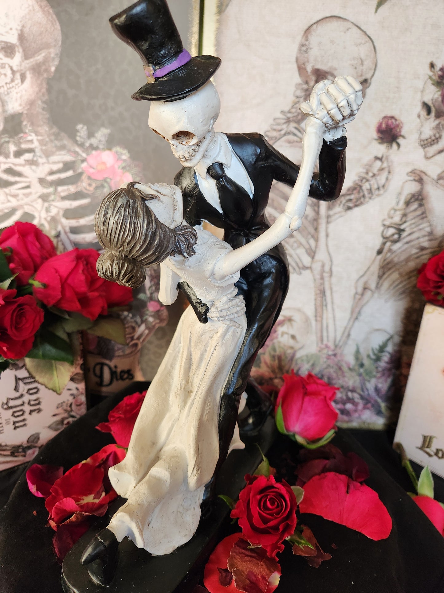 Dancing Dead Couple