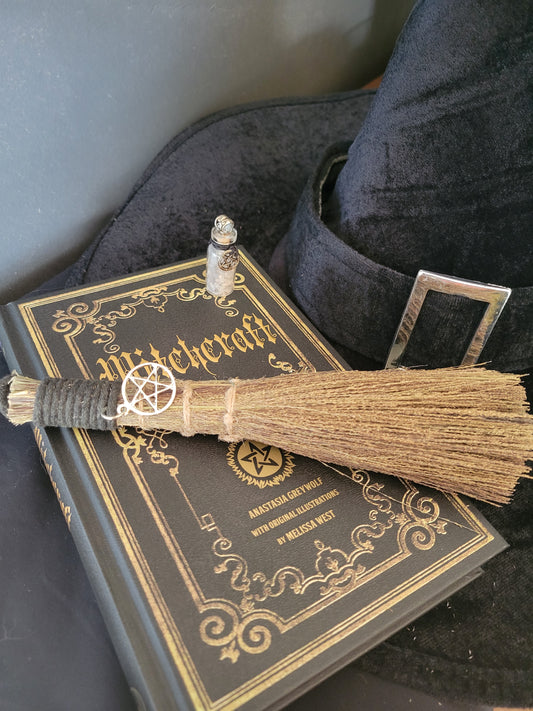 Small Witch's Broom - Pentagram